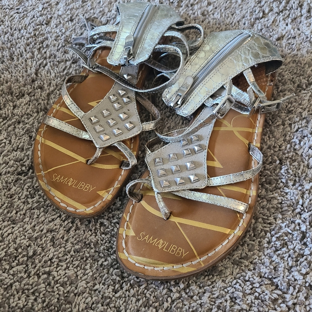 Sandles